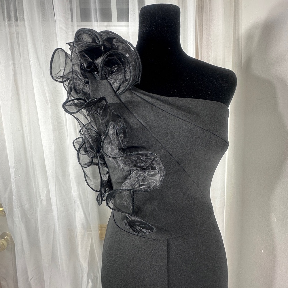 Chic Black One-Shoulder Jumpsuit with Ruffle Detail - Picture 4 of 7
